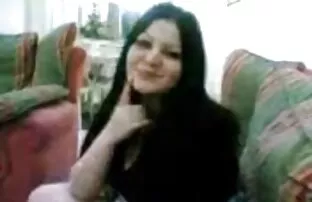 XXX یک فیلم های سکسی دانلود رایگان مرد هنگام بازیگری یک بازیگر زن را از دست می دهد و او را روی مبل می کوبد